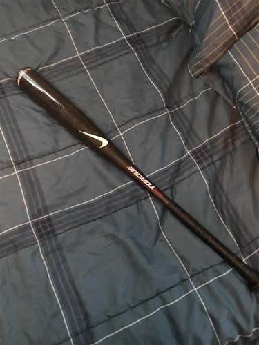 NEW Nike AeroFuse 33/30 Bat