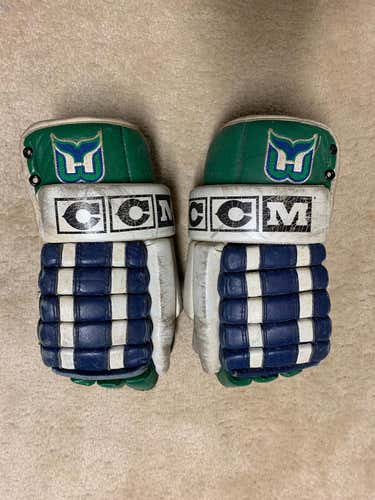 Hartford Whalers Vintage CCM HG10 Hockey Gloves