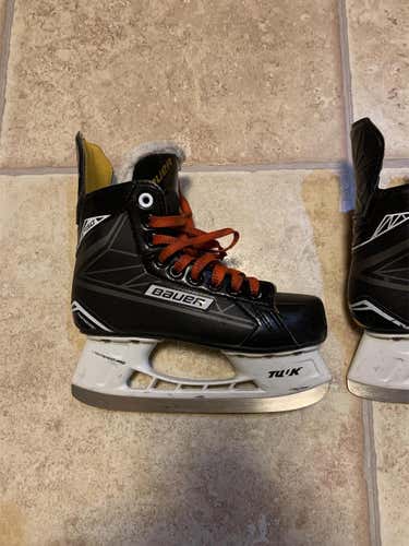 Junior Supreme S150 Hockey Skates D&R (Regular)  Size 2.5