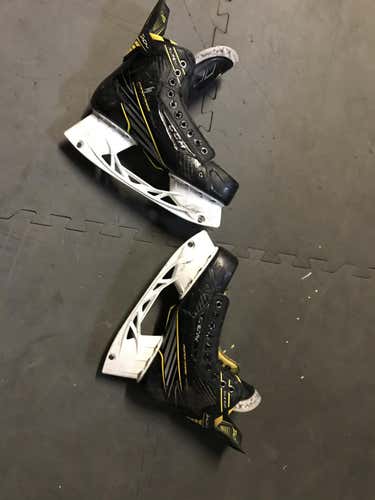 Senior CCM Super Tacks Hockey Skates D&R (Regular) Size 8.5