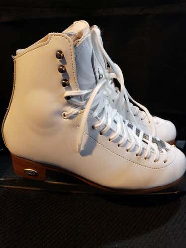 White Riedell Figure Skates Size 6