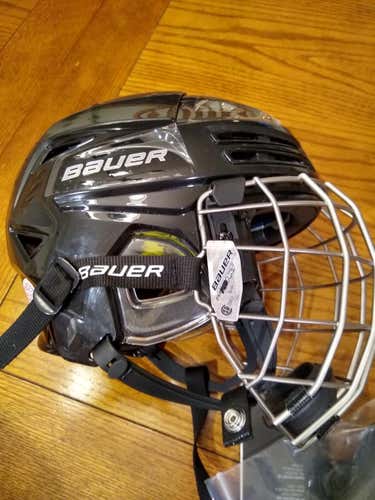 Black New Small Bauer Re-Akt 200 Helmet