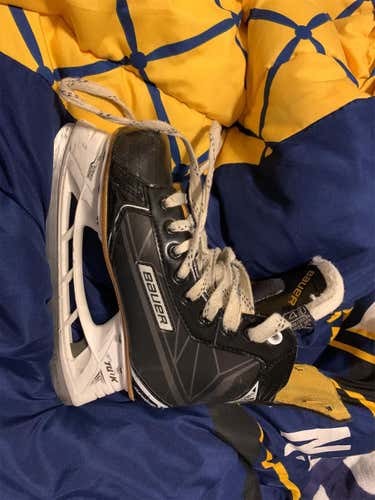 Junior Supreme 160 Hockey Skates D&R (Regular) Size 4.5