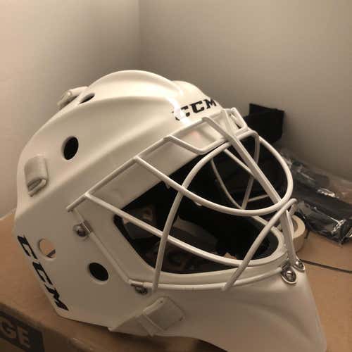 White Senior 9000 Goalie Mask