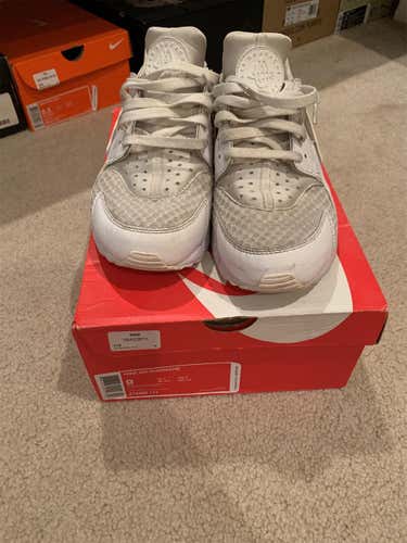White Nike Air Huarache