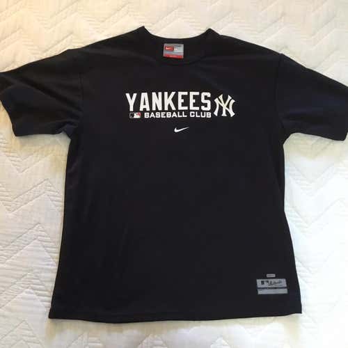 NY Yankees Shirt Sleeve Shirt Nike Used