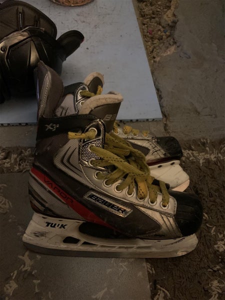 Senior Vapor X3.0 Hockey Skates D&R (Regular) Size 7