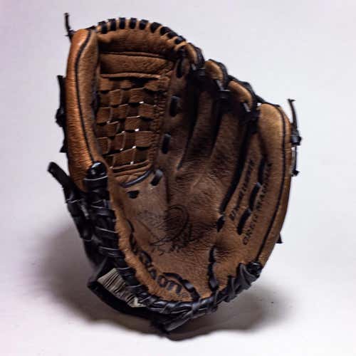 Wilson A2458 Baseball Glove 11"