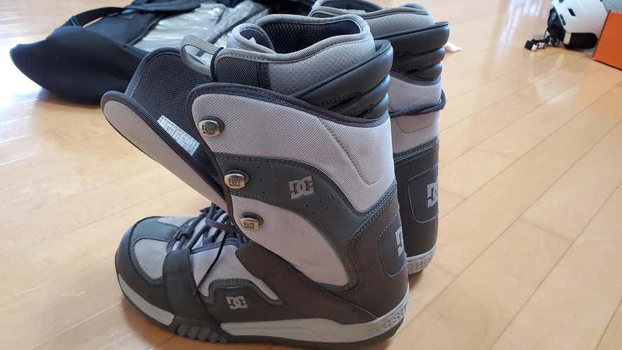 Used Men's DC Phase Snowboard Boots size 10