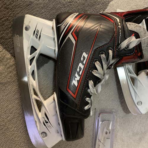 Senior JetSpeed FT380 Hockey Skates D&R (Regular)  Size 7.5