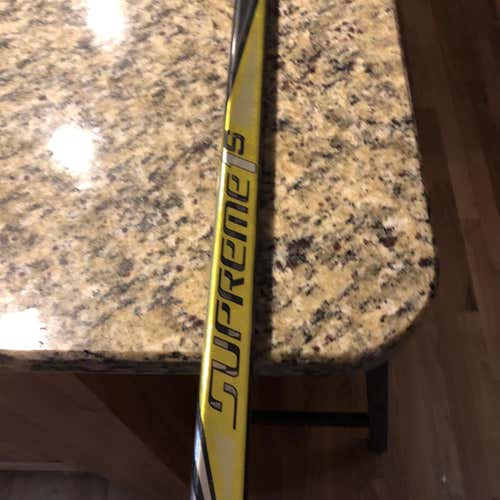 Intermediate Supreme 1S Hockey Stick Mid