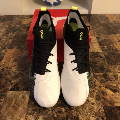 White Men's 11 (Women's 12) One 1 Cleats