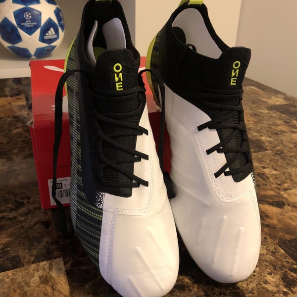 White Men's 10 (Women's 11) One 1 Cleats
