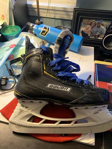 Junior Bauer Supreme 2S Hockey Skates D&R (Regular) Size 5.5
