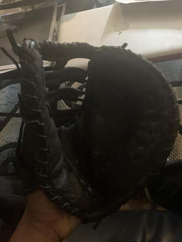 Black Adult First Base Right Handed Rawlings Baseball Glove 12.5"
