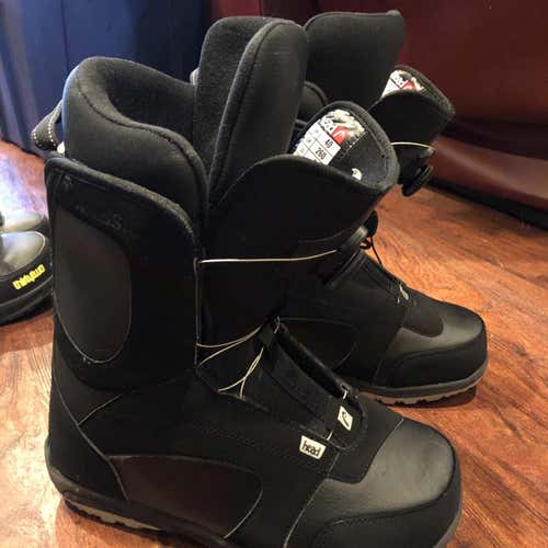 Men's 8.0 (Women's 9.0)  Snowboard Boots