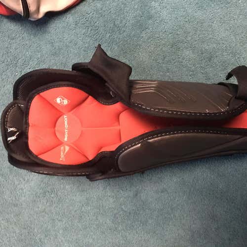 Senior vapor x900 lite Shin Pads