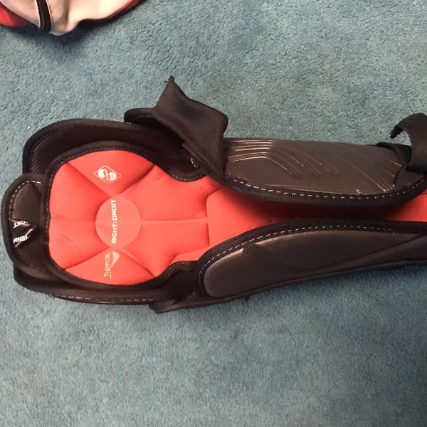 Senior vapor x900 lite Shin Pads