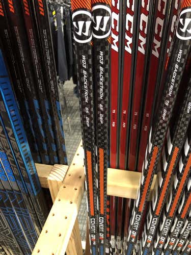 New Senior Warrior Right Handed Covert QRE Pro Hockey Stick. W03. 85 Flex.