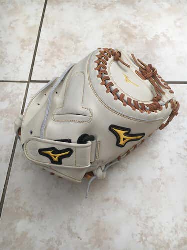 New Mizuno High School/College Pro Soft Softball Glove 34"