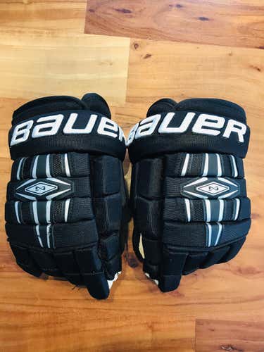 Black Senior Bauer Nexus 800 Gloves 12"