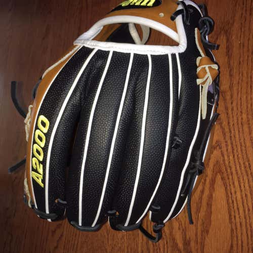 A2000 1787 Baseball Glove 11.75" *NWOT*