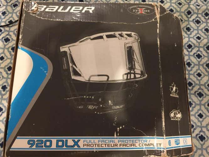 New Medium Bauer 920 DLX full facial Helmet
