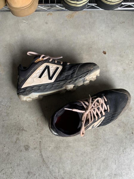 Black Adult Men's 8.5 (Women's 9.5) Molded Cleats New Balance Low Cut