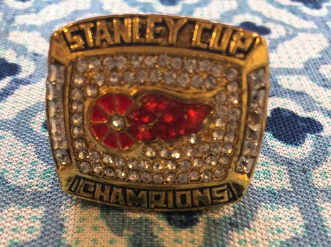 1 New 1998  DETROIT RED WING  STANLEY CUP RING