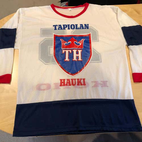 Tapiolan Hauki (Helsinki, Finland) Hockey Jersey 1980’s