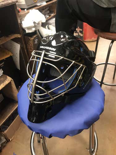 NEW Vaughn VM Pro Elite Large Goalie Mask With Mask Bag