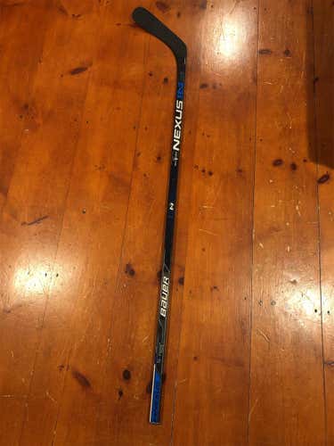 Senior Nexus 1N Hockey Stick Mid Pro Stock