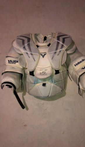 Senior Medium Vaughn V6 2200 Pro Goalie Chest Protector Pro Stock