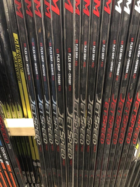 New Intermediate CCM Right Handed Jetspeed Pro Hockey Stick. p29. 65 flex
