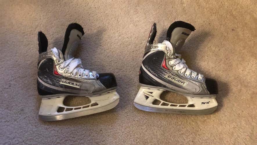 Youth Vapor X20 Hockey Skates D&R (Regular)  Size 12