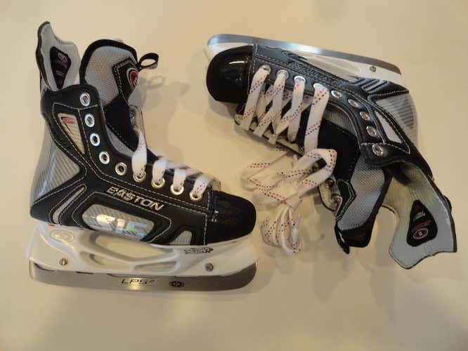 New Junior EASTON S15 Hockey Skates  Size 3 D
