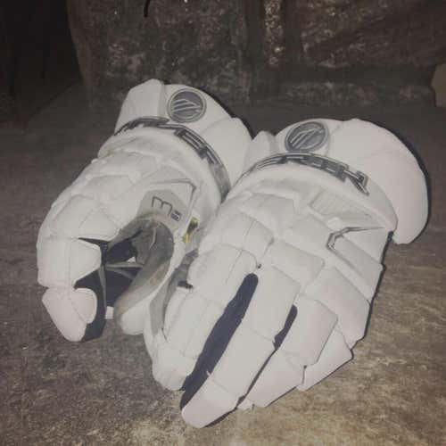 LIKE NEW- M4 PLAYER GLOVES 12’