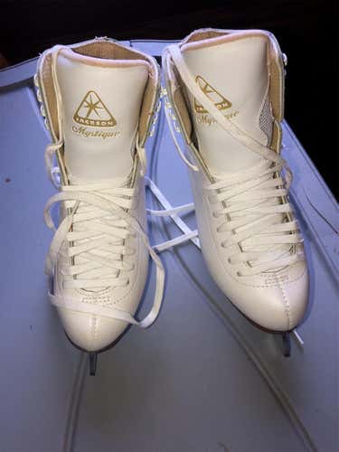 White  Jackson Mystique Figure Skates Size 5