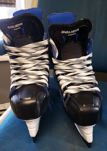 Junior Bauer Nexus 2900 Hockey Skates EE (Extra Wide) Size 5.5