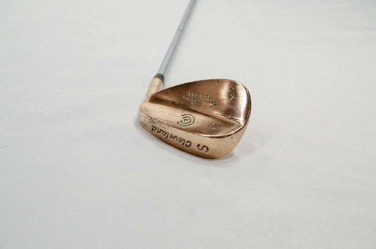SAND WEDGE CLEVELAND TOUR ACTION REG.588 RH 35.75" STEEL WEDGE