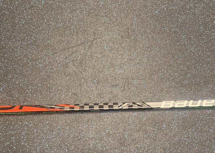 1 Bauer ADV Vapor Fly Lite grip Pro Stock Hockey stick  Red Wings LH 82 Flex P88 360 Grams