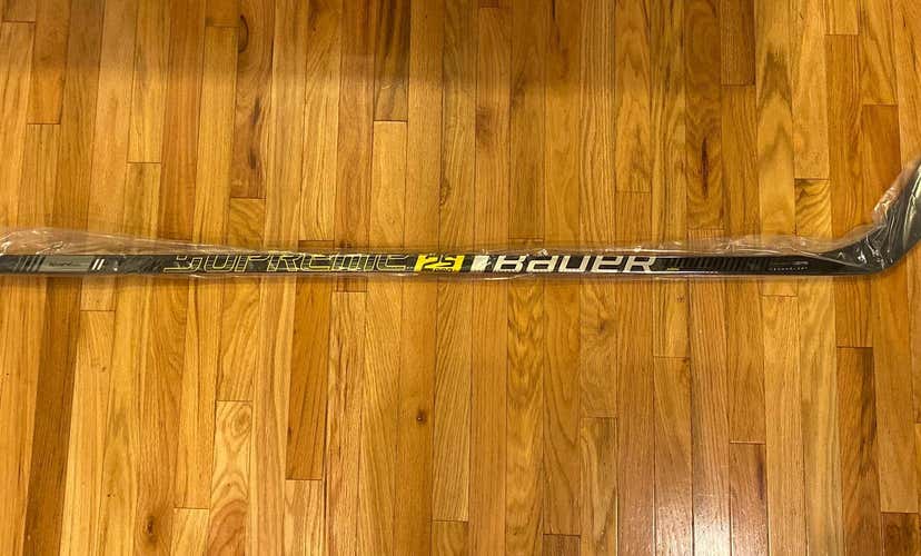 Left Handed Intermediate Supreme 2S Pro Hockey Stick