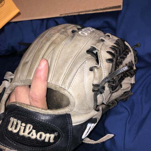A2000 D33 Baseball Glove 11.75"
