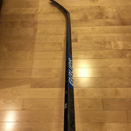 Senior Right Handed Hockey Stick Mid Pro Stock