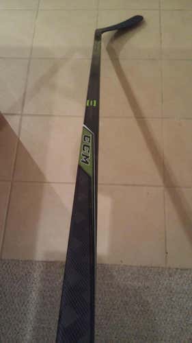 New Senior CCM Right Handed RibCor Reckoner Hockey Stick Mid