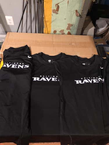 3 Adult Extra Large Nike Shirt