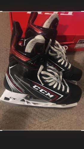 Senior JetSpeed FT490 Hockey Skates D&R (Regular)  Size 8