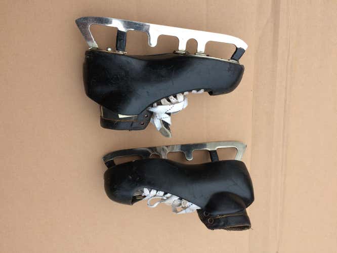 Vintage 1970's Bauer Hockey Goalie Skates D&R (Regular) Size 7