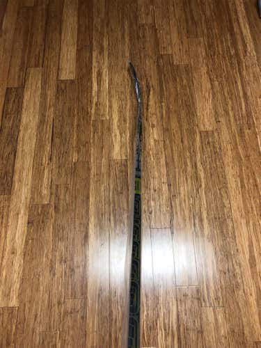 Senior Supreme 2S Pro Hockey Stick Mid Pro Stock