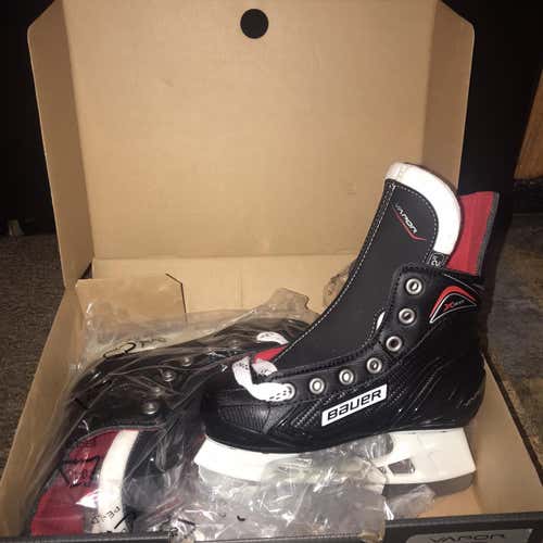 Youth Bauer Vapor X300 Hockey Skates Size 12